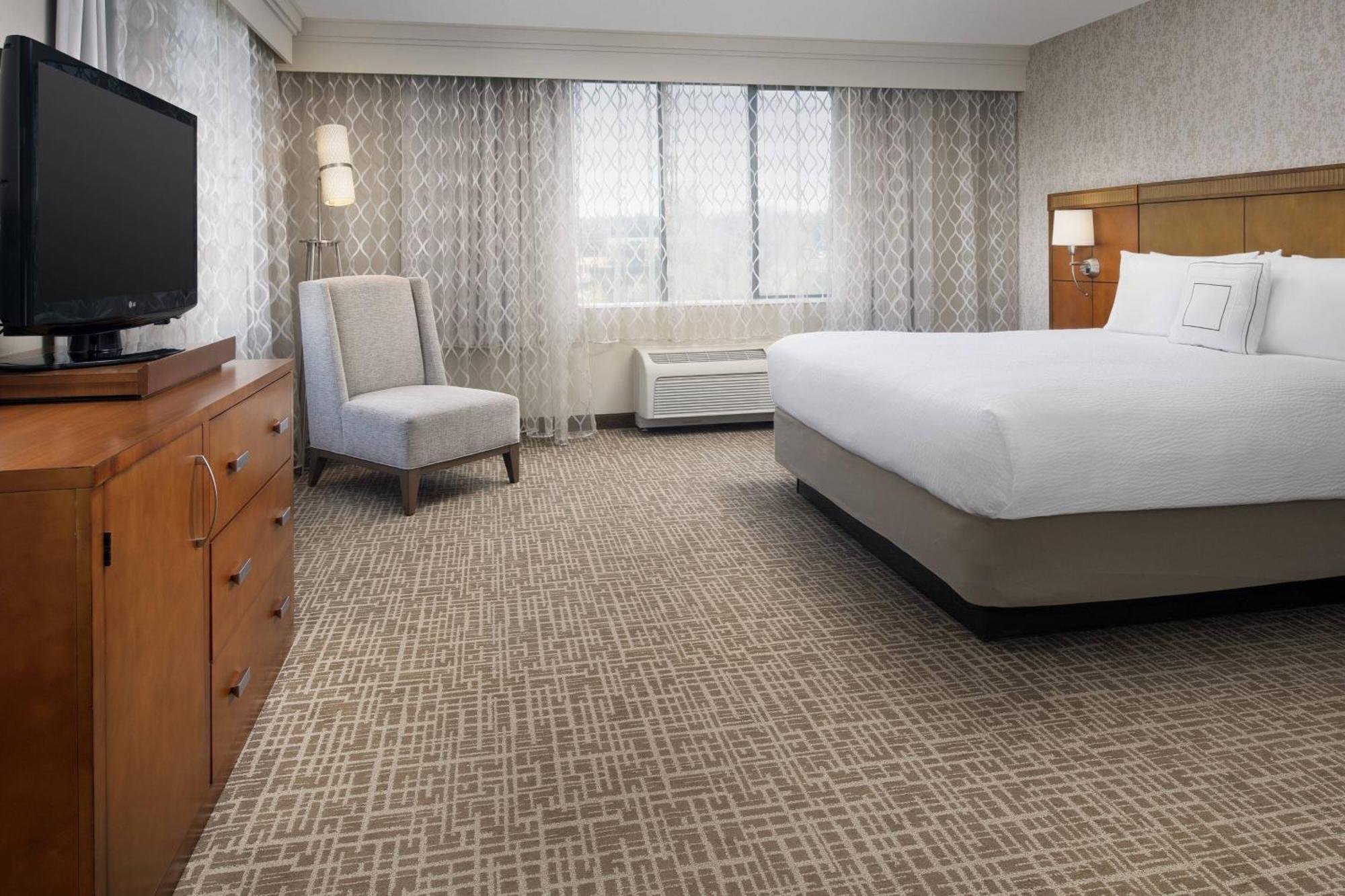 Courtyard Tacoma Downtown Hotel Exterior photo