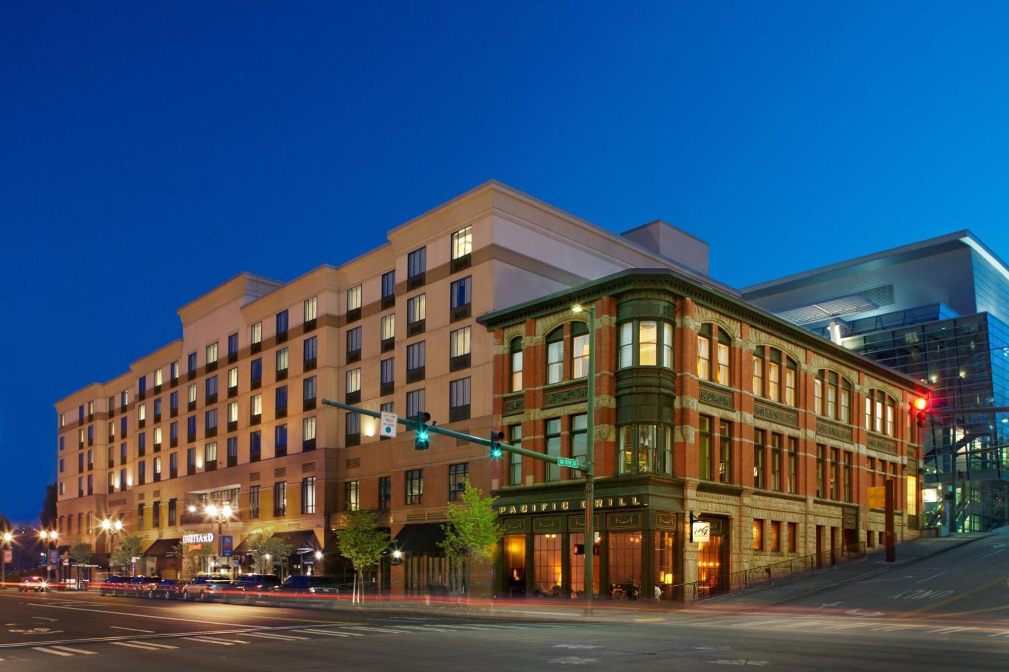 Courtyard Tacoma Downtown Hotel Exterior photo