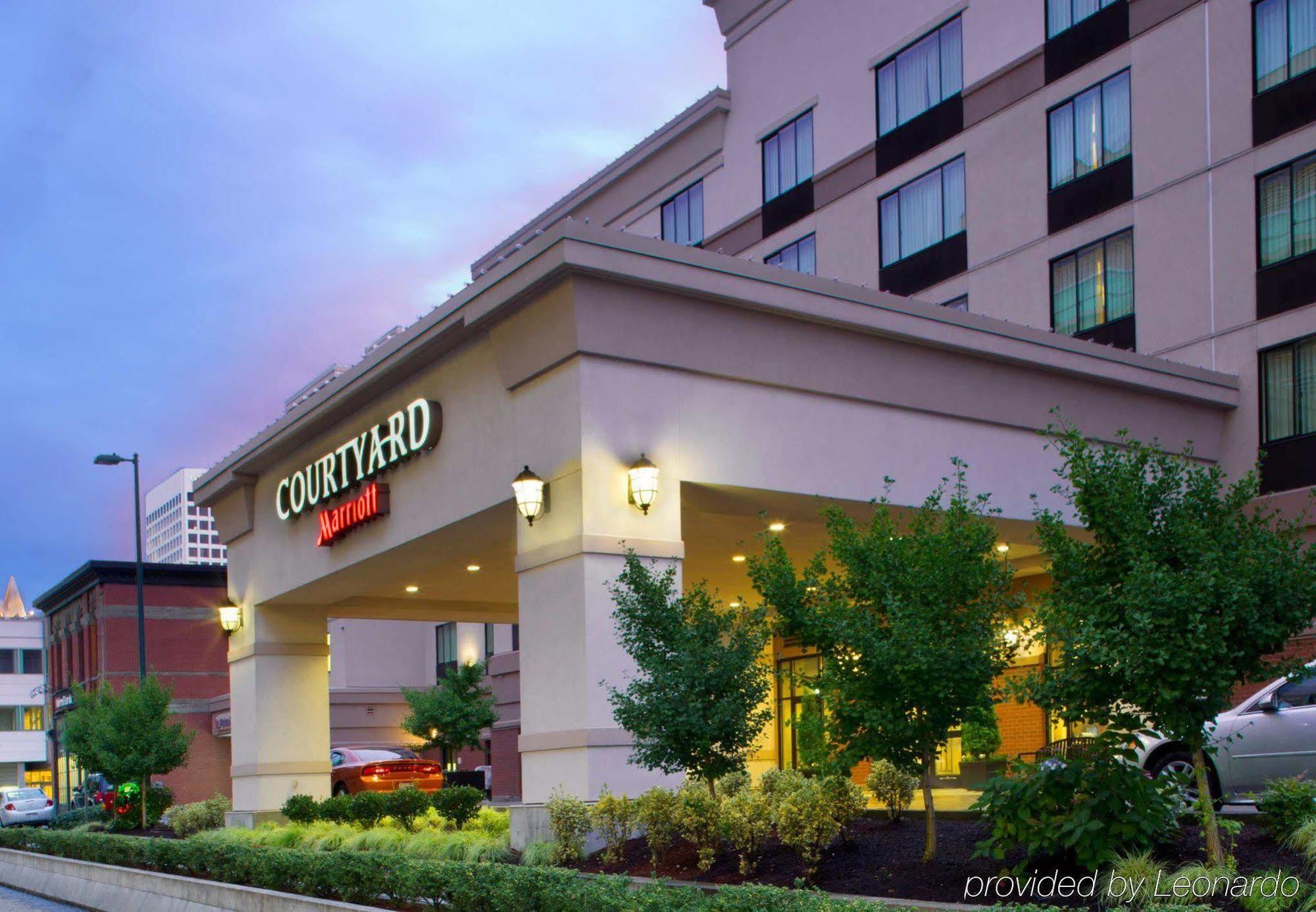 Courtyard Tacoma Downtown Hotel Exterior photo